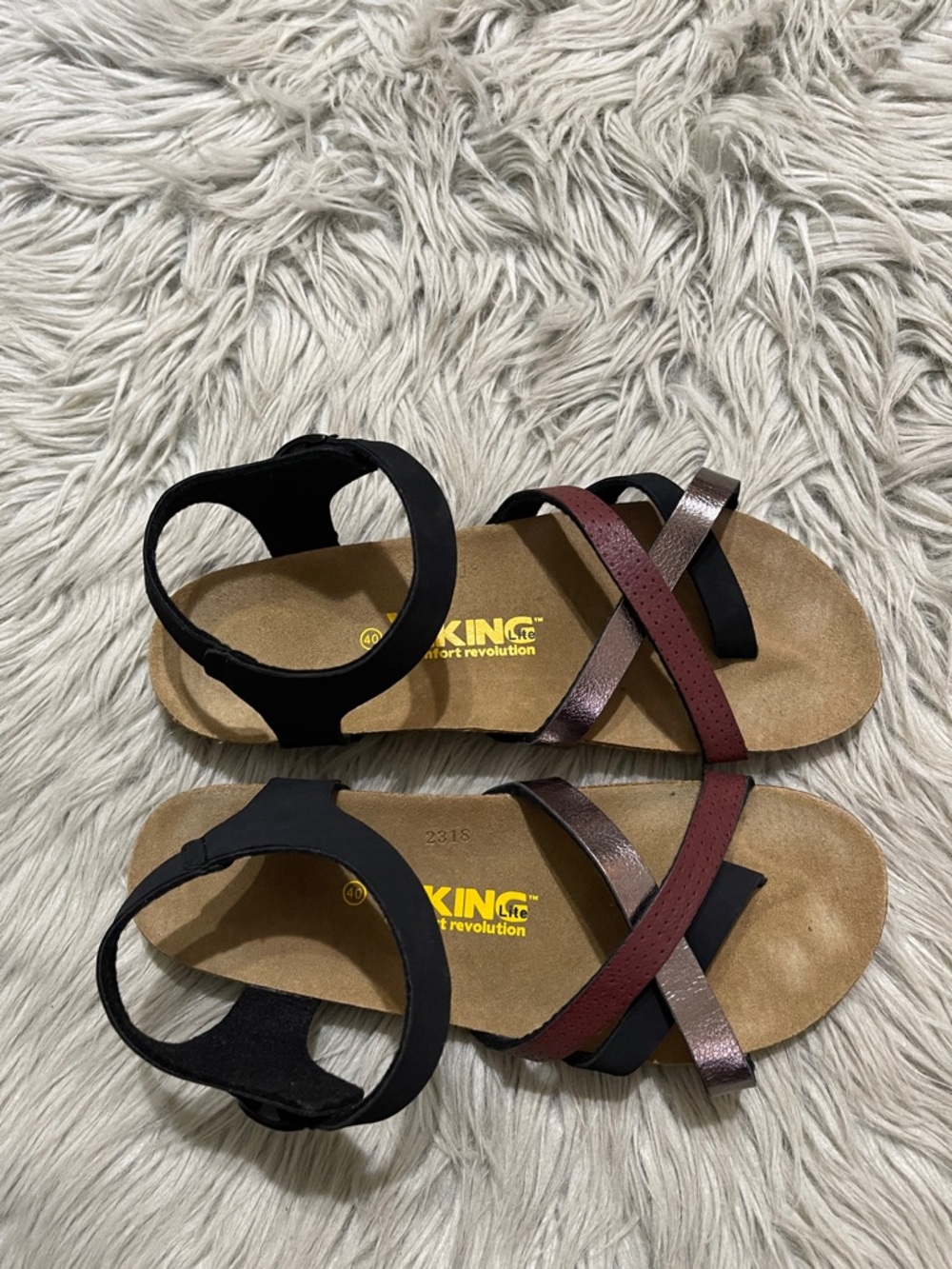 WALKING Crisscross Strap Sandals in Black and Burgundy - Picture 2 of 3